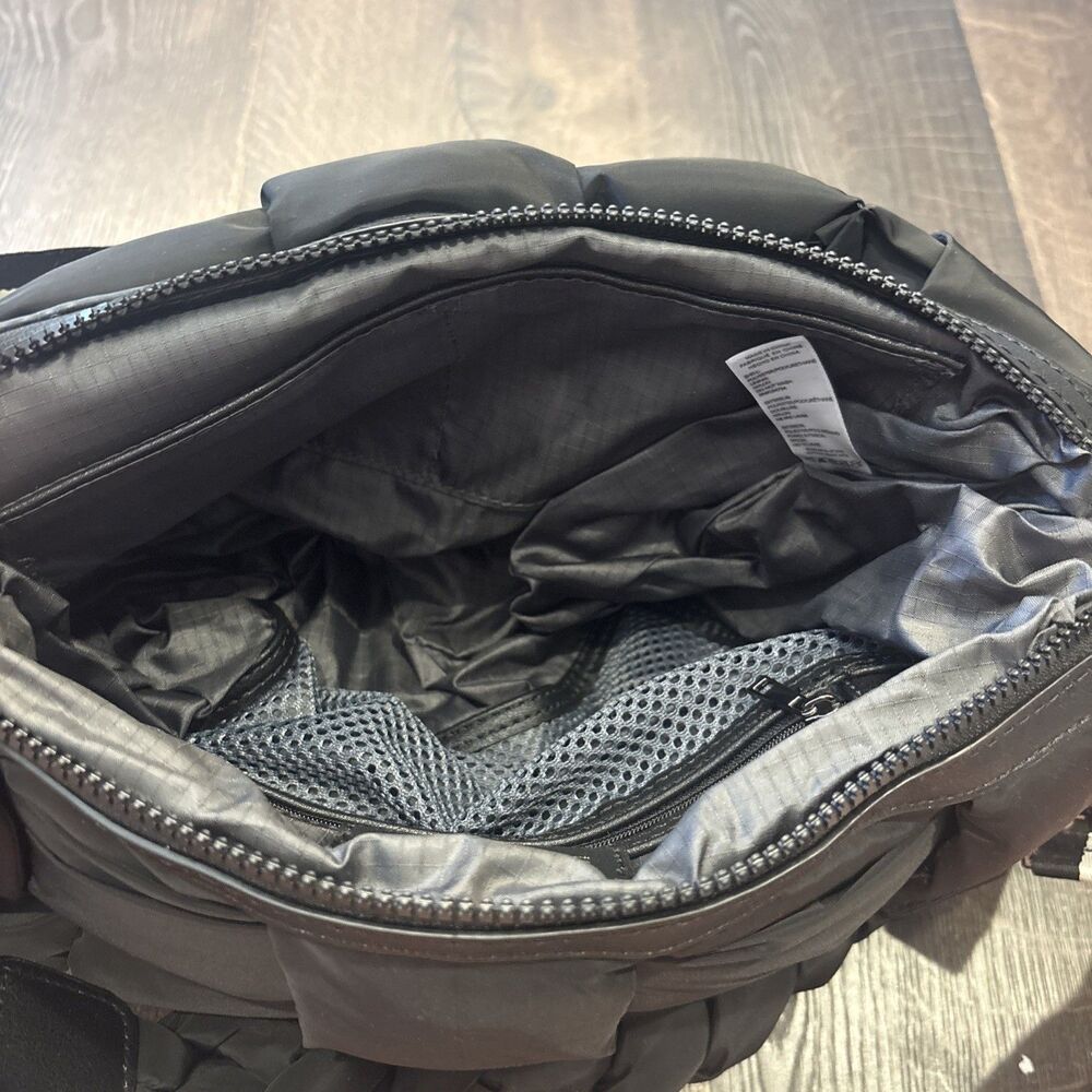 Sol And Selene Sixth Sense Medium Shoulder Bag Womens Black Quilted NWOT $90 - Picture 6 of 7